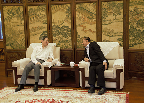 张志军与朱善璐等在临湖轩会谈.jpg 张志军与朱善璐等在临湖轩会谈.jpg